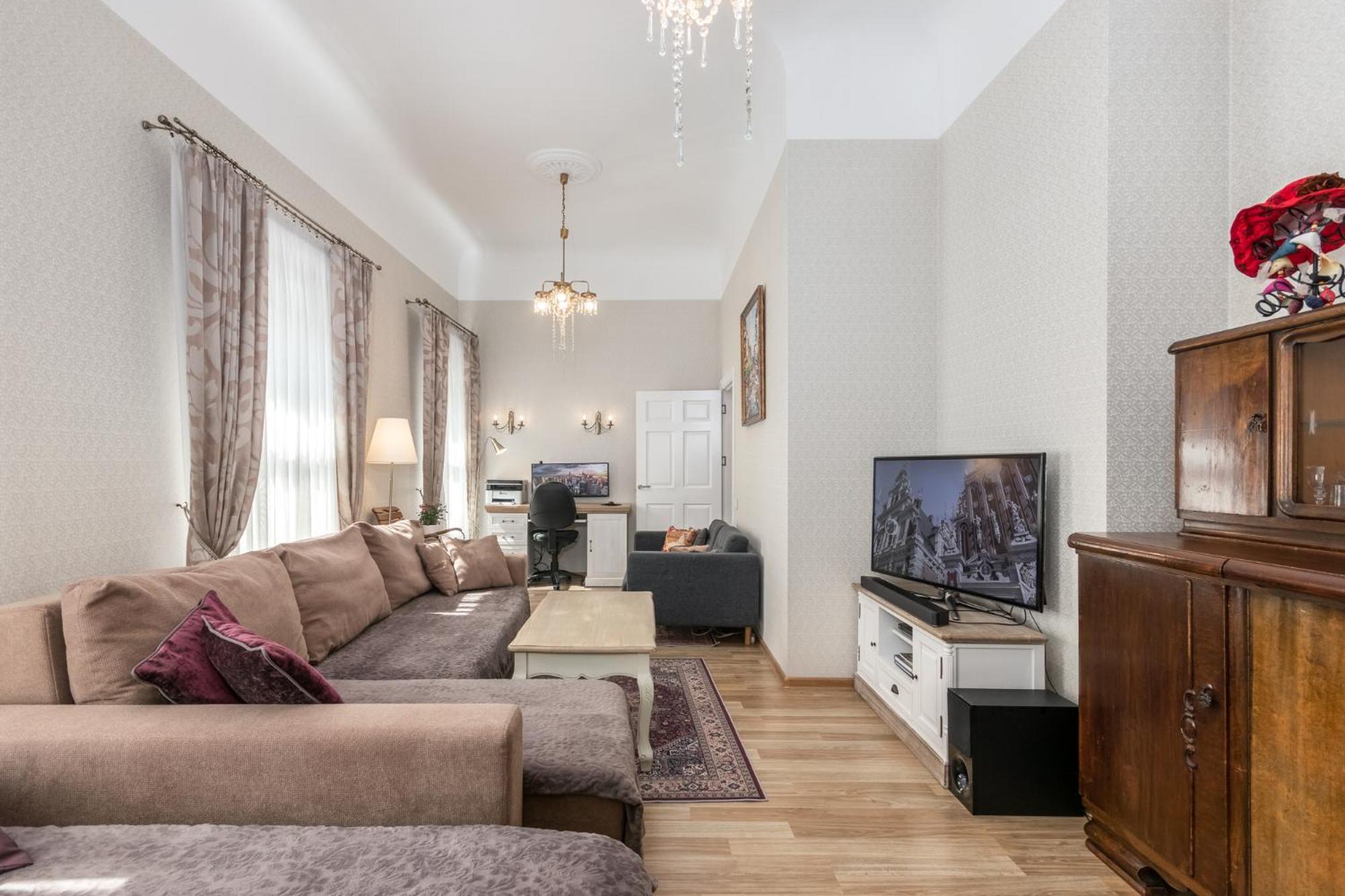 Elegant Apartment In Historical Centre & Free Locked Parking Riga Exterior photo