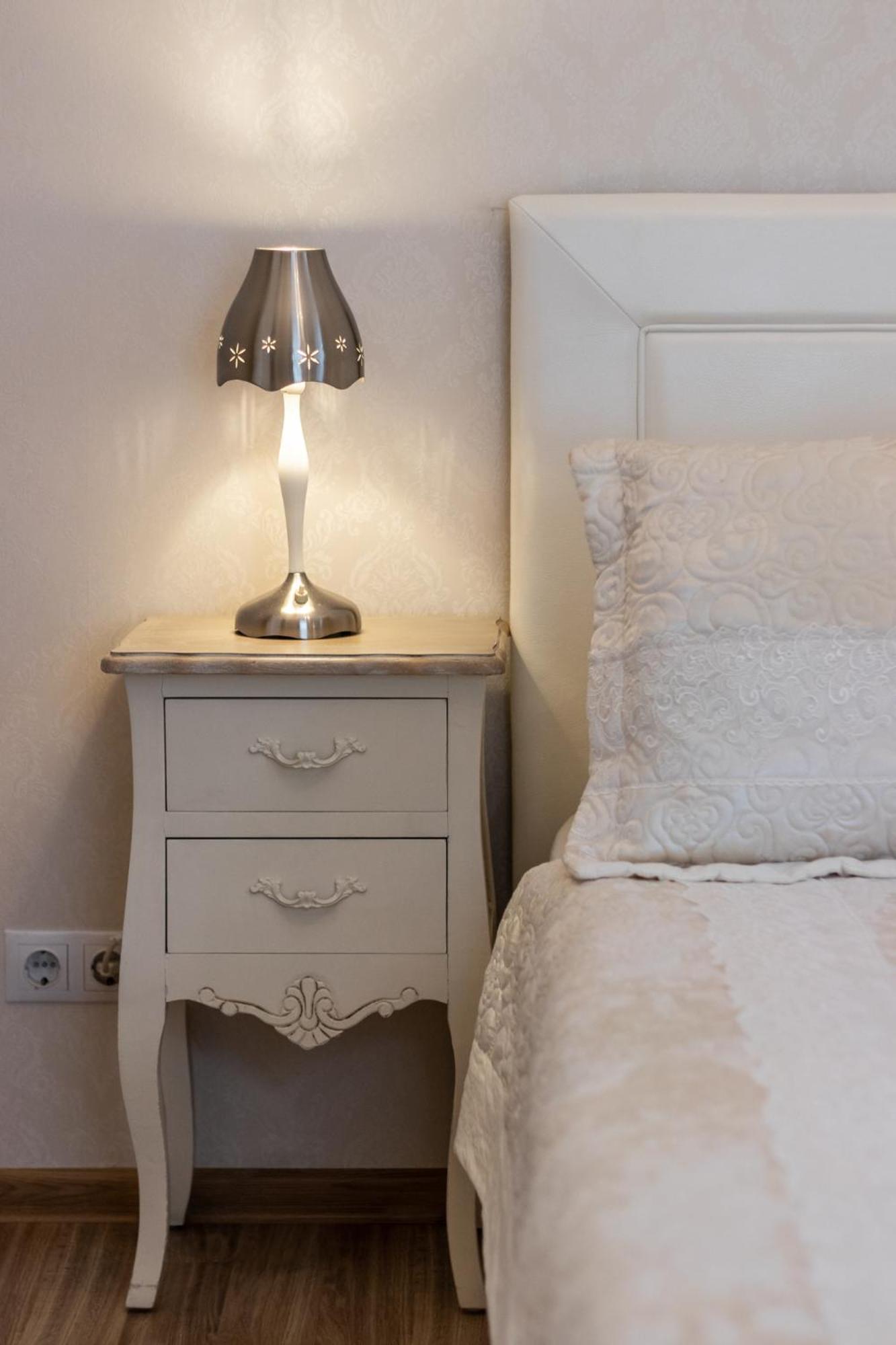 Elegant Apartment In Historical Centre & Free Locked Parking Riga Exterior photo
