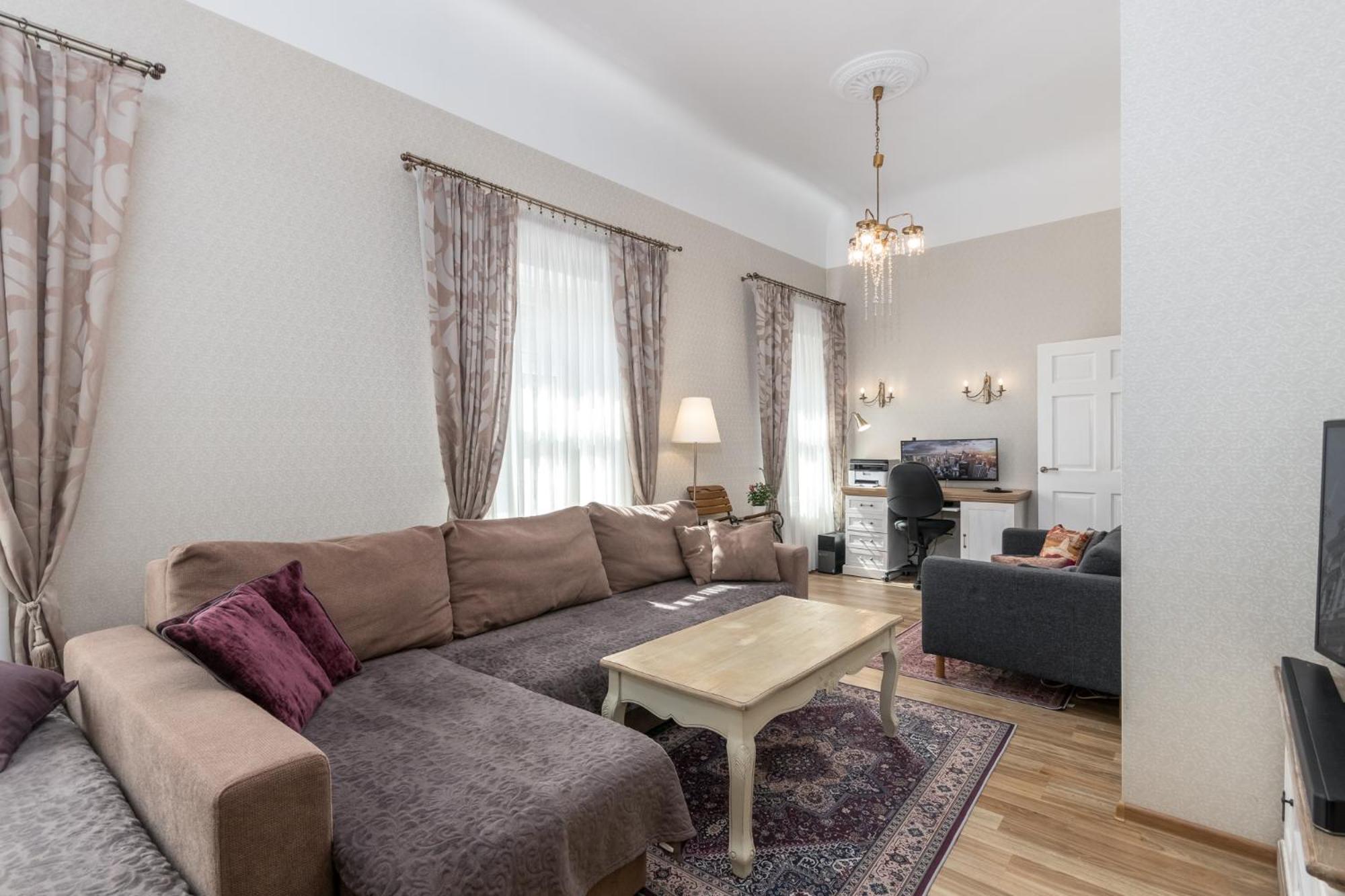 Elegant Apartment In Historical Centre & Free Locked Parking Riga Exterior photo